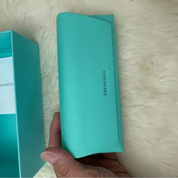 Tiffany & Co.
Cat-Eye Mirrored Sunglasses brand new - Picture 7 of 8